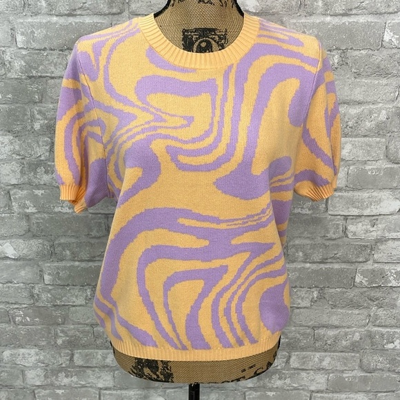 Forever 21 Swirl Short Sleeve Sweater - Picture 1 of 5